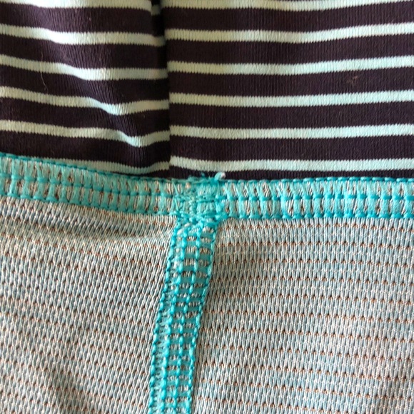 Lululemon Hustle & Bustle Yoga /Run Striped Blue Moon top Size 6 - Picture 6 of 16